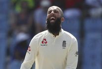 Former England Players Moeen Ali Alastair Cook Engage On Air Sparring Over Captaincy Style