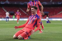 Porto 0 2 Chelsea Blues Put One Foot In Semifinals Thanks To Mount And Chilwell