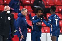 Sheffield United 0 3 Arsenal Saka Limps Off Lacazette Double