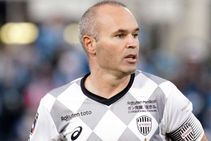 Andres Iniesta Barcelona Great Signs Two Year New Contract At Vissel Kobe