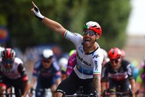 Giro Ditalia Nizzolo Gets Stage 13 Win Maglia Rosa Bernal Stays Out Of Trouble