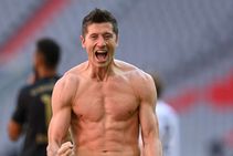 Bayern Munich Augsburg Lewandowski Dramatically Surpasses Muller Record On Day Of Fond Farewells