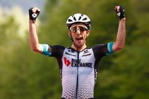 Simon Yates Wins Stage 19 Giro Ditalia Egan Bernal Extends Lead