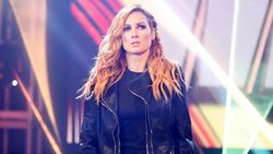 Becky Lynch Signs New Wwe Contract Spotted Training For Return