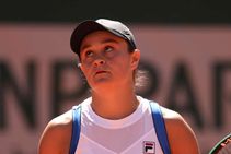 French Open Ash Barty Beats Bernarda Pera In Straight Sets