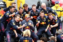Verstappen Takes Narrow Lead Into Baku Battle With Hamilton