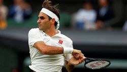 Wimbledon Roger Federer Escapes To Second Round As Mannarino Retires Injured In Fifth Set