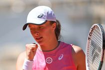 French Open 2021 Defending Champion Swiatek Through But Andreescu Suffers Shock Exit