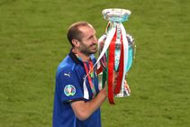 Euro 2020 Final Italy Chiellini Leaves England Choked At Wembley