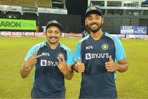 India Vs Sri Lanka Prithvi Shaw Varun Chakravarthy Make T20i Debuts As Sl Elect To Field Against