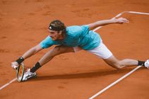 Stefanos Tsitsipas Racket Breaks Loses In Hamburg Olympics Next For Greek Atp