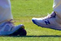 Virender Sehwag Aakash Chopra Ask If It S Ball Tampering As England Fielder Steps On The Ball