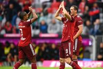 Bayern Munich 5 0 Hertha Berlin Lewandowski Nets Hat Trick As Champions Cruise