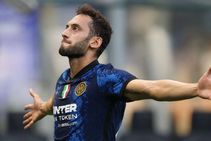 Inter Beat Genoa Serie A Report Calhanoglu Dzeko Inzaghi