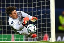 Chelsea 1 1 Villarreal Aet 6 5 Pens Kepa Shoot Out Hero Ziyech Injury Taints Blues Super Cup Success