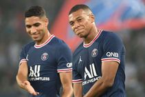 Paris Saint German Strasbourg Lionel Messi Watches Alongside Neymar