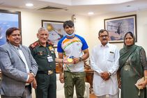 Cds Army Chief Meet Olympic Gold Medallist Neeraj Chopra