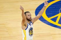 Warriors Sign Curry Massive Contract Extension