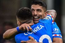 Milan 1 2 Atletico Madrid Griezmann To The Rescue Against 10 Man Rossoneri