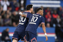 Paris Saint Germain 2 1 Lyon Neymar And Icardi Give Messi Win On Home Debut