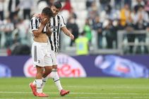 Juventus 3 2 Sampdoria Dybala Injury Overshadows Bianconeri Win In Allegri S Landmark Match