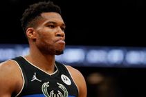 Giannis Antetokounmpo Nba Milwaukee Bucks Spurs Utah Jazz Chicago Bulls
