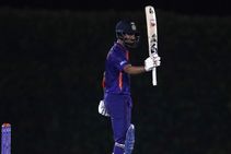 Icc T20 Rankings Kl Rahul Drops To 6th Despite Three 50s In T20 Wc Kohli Remains On 8th