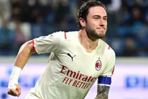 Atalanta 2 3 Milan Early Calabria Strike Helps Unbeaten Milan Into Second In Five Goal Thriller