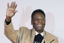 Pele Health Update Brazil Legend Discharged From Hospital To Continue Chemo