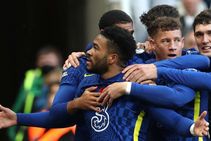 Newcastle United 0 3 Chelsea Blues Go Three Points Clear At Top