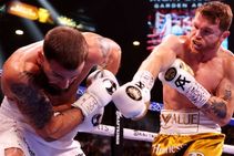 Canelo Plant Undisputed Super Middleweight Champion