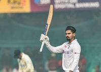 India Vs New Zealand 1st Test Day 2 Session 2 Kiwis Solid After Shreyas Ton Drives Hosts