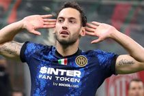 Milan 1 1 Inter Calhanoglu Scores Against Former Club As Rossoneri Miss Chance To Go Top