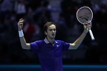 Atp Finals Medvedev Sees Off Hurkacz To Start Title Defence In Comfortable Fashion