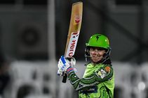 Smriti Mandhana Slams Wbbl Century Smriti Mandhana Smashes Century In Wbbl For Sydney Thunder