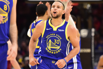Nba Curry 40 Points Warriors Storm Cavs 76ers Snap Five Game Skid