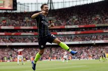 Aston Villa 1 2 Manchester City Silva Scores Stunner Champions Keep Pace At Top