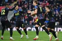 Southampton 1 1 Tottenham Kane On Target As Conte Makes Spurs History
