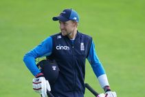 Leach Root And England Teammates Train Indoors In Brisbane
