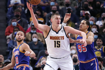 Jokic Leads Nuggets Past Fast Finishing Warriors Lebron Westbrook End Lakers Five Game Skid