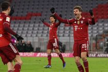 Bayern Munich Thomas Muller Stars Beat Wolfsburg Lewandowski History