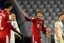 Bayern Munich 1 2 Borussia Monchengladbach Champions Stunned As Bundesliga Returns
