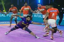 Pkl Dabang Delhi Decimate Gujarat Giants Move To Top Of Points Table