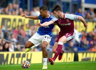 Three Midfielders Manchester United Should Target Instead Of Premier League Star