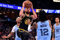 Nba Grizzlies Win 10th Straight Curry Triple Double Paul Leads Suns Raptors