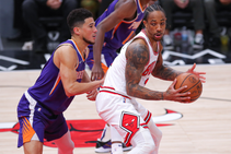 Nba Booker Shines Suns Down Bulls Clutch Thompson Lifts Warriors Past Okc