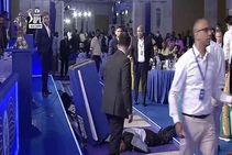 Ipl 2022 Auction Halted Auctioneer Hugh Edmeades Falls Unconscious Auction Restarts On 3 30 Pm