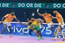 Pkl Patna Pirates Thrash Puneri Paltan Become First Time To Qualify For Playoffs