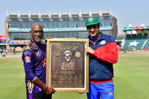 Wasim Akram Formally Inducted Into Pcb Hall Of Fame Sir Vivian Richards Honours Legendary Pacer