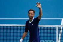 Daniil Medvedev Defeats Andy Murray Miami Open Stefanos Tsitsipas Pushed Again